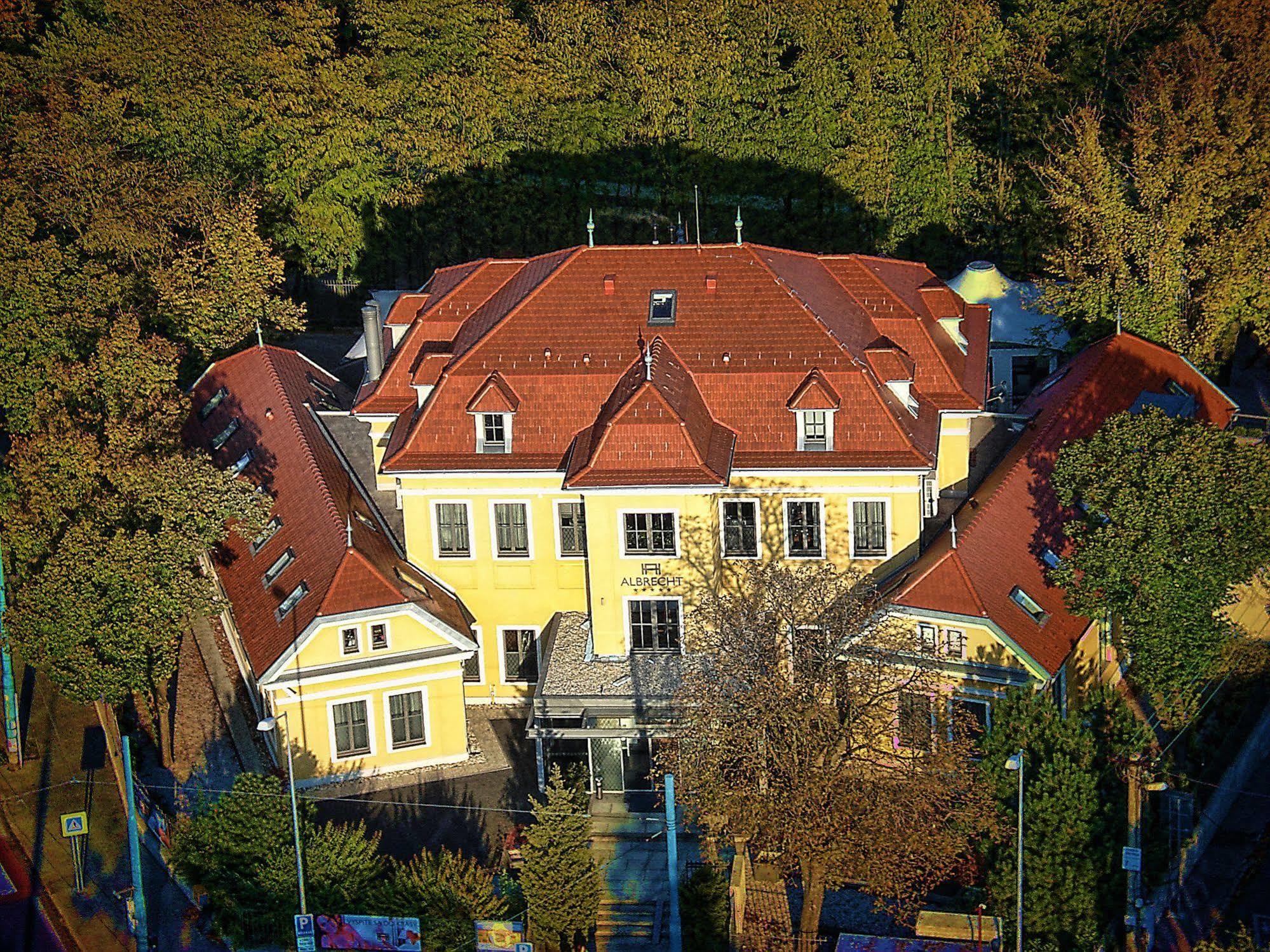 Hotel Albrecht Bratislava Bagian luar foto